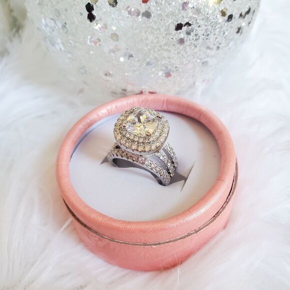 NEW!! Dazzling Halo Cushion Cut Ring - Picture 4 of 4